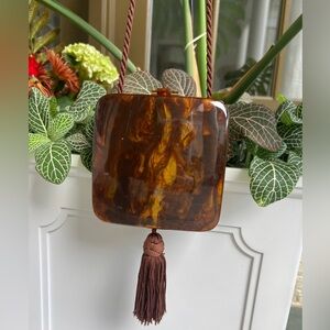 Vintage Made in Italy art deco tortoiseshell lucite tassel snap purse .